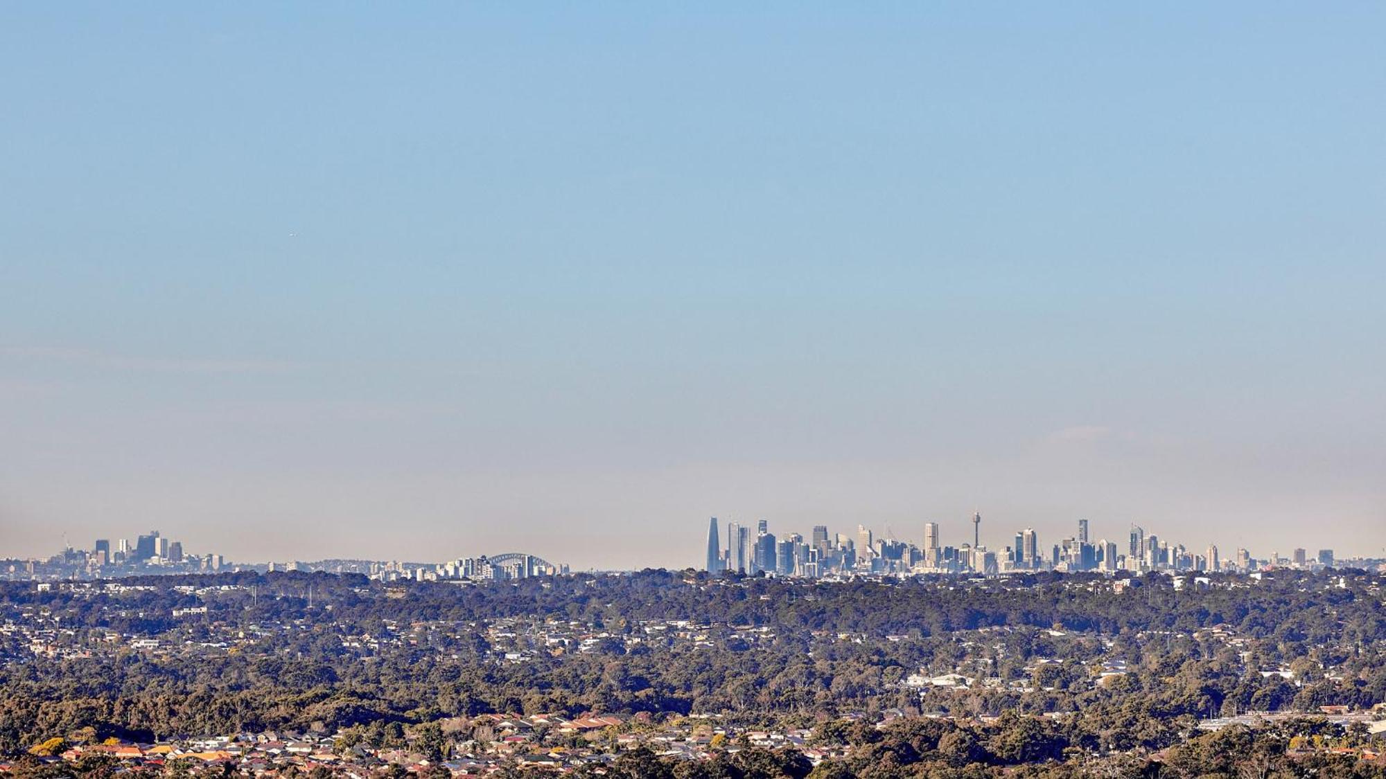 Meriton Suites Ливърпул Екстериор снимка Brisbane CBD from the west