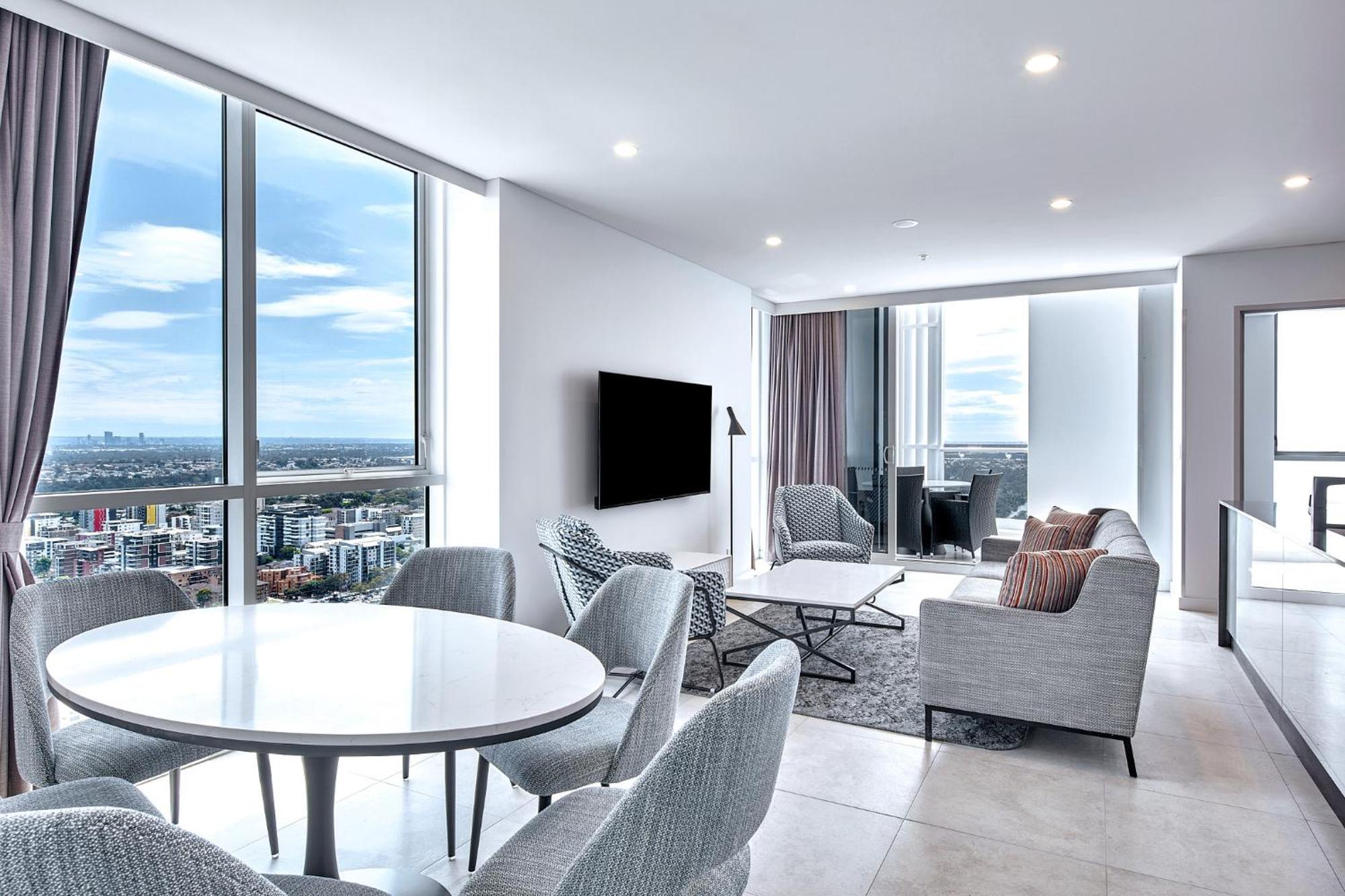 Meriton Suites Ливърпул Екстериор снимка A suite at the hotel